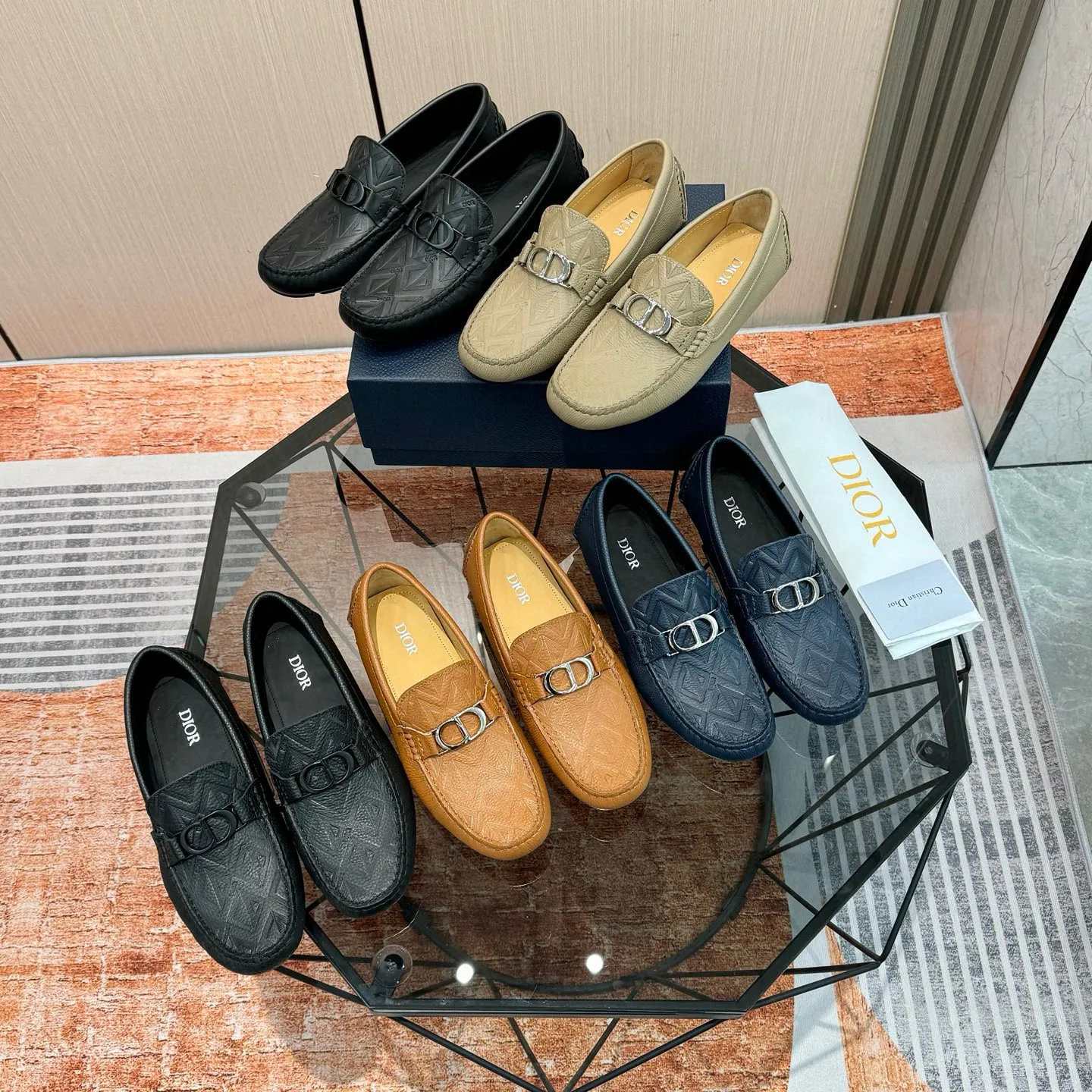 Men's shoes: 580💰 (Niu Li) (Dior Doudou shoes) Exclusive new model Official website new model The upper is made of high-quality imported calf, the color is delicate, and the flowing luxurious texture is tailor-made for exquisite men, creating a noble aura. Delicate and smooth lines. Cowhide lining. Size: 38-44, 45 customized. Outdoor driving shoes for experienced drivers🚗